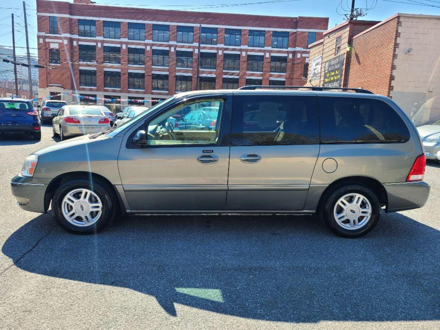 2005 GREEN FORD FREESTAR SEL (2FMZA52295B) with an 4.2L engine, Automatic transmission, located at 117 North Cameron Street, Harrisburg, PA, 17101, (717) 963-8962, 40.267021, -76.875351 - WE FINANCE!!! Good Credit/ Bad Credit/ No Credit - ALL Trade-Ins Welcomed!!! ***Guaranteed Credit Approval*** APPLY ONLINE or CALL us TODAY ;) Internet Prices and Marketplace Prices are SPECIAL discounted ***CASH DEALS*** Retail Prices are higher. Please call us to discuss your cash and finan - Photo#5