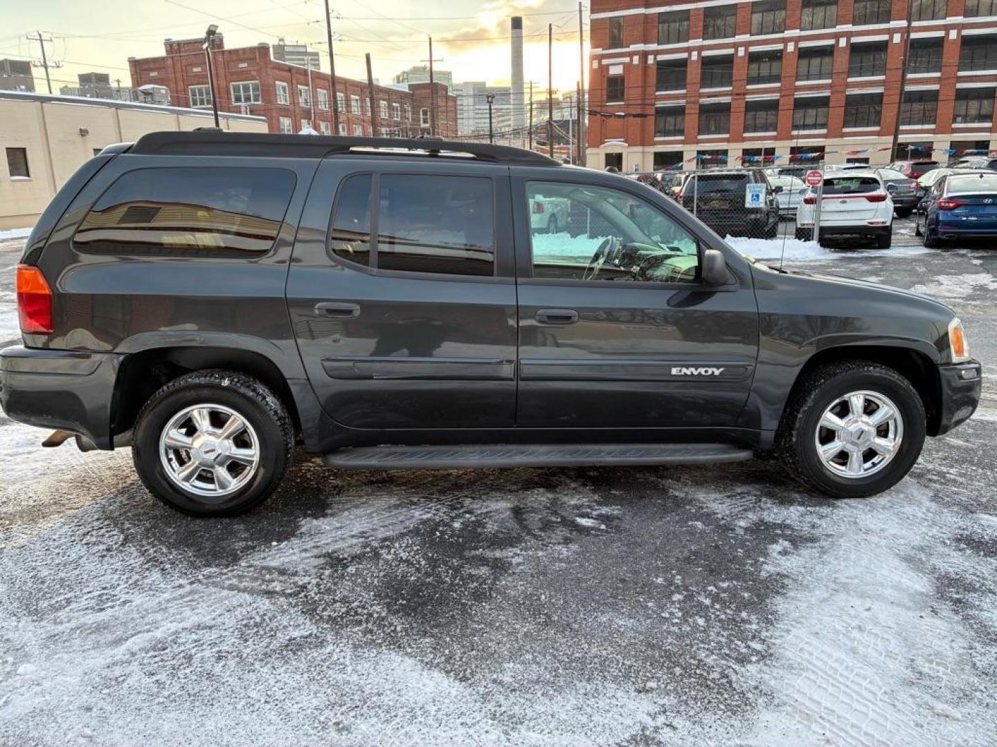 2005 BLACK GMC ENVOY XL SLE (1GKET16S056) with an 4.2L engine, Automatic transmission, located at 117 North Cameron Street, Harrisburg, PA, 17101, (717) 963-8962, 40.267021, -76.875351 - WE FINANCE!!! Good Credit/ Bad Credit/ No Credit - ALL Trade-Ins Welcomed!!! ***Guaranteed Credit Approval*** APPLY ONLINE or CALL us TODAY ;) Please call us to discuss your cash and financing options. - Photo#5