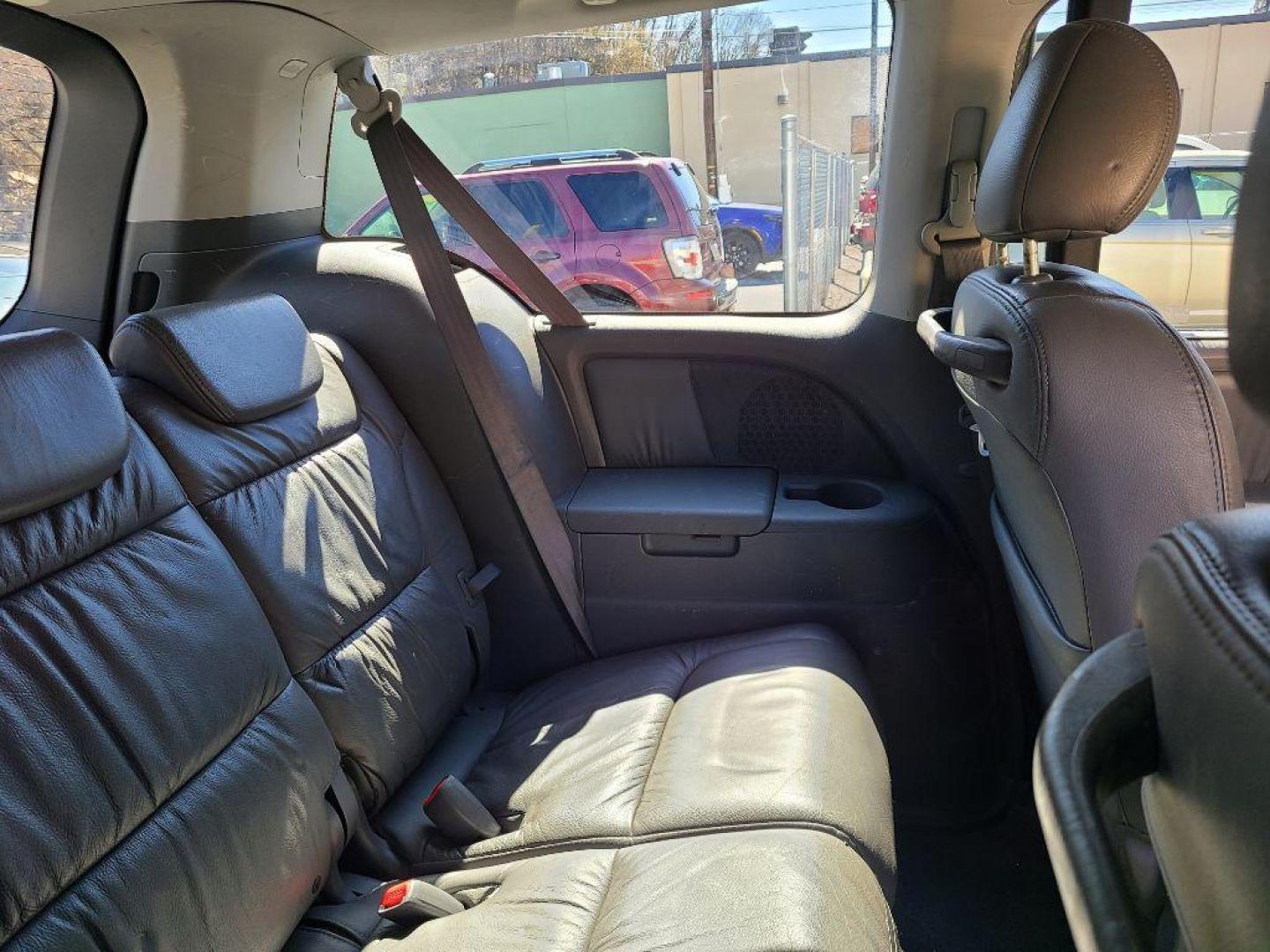 2005 SILVER HONDA ODYSSEY EXL (5FNRL386X5B) with an 3.5L engine, Automatic transmission, located at 117 North Cameron Street, Harrisburg, PA, 17101, (717) 963-8962, 40.267021, -76.875351 - WE FINANCE!!! Good Credit/ Bad Credit/ No Credit - ALL Trade-Ins Welcomed!!! ***Guaranteed Credit Approval*** APPLY ONLINE or CALL us TODAY ;) Internet Prices and Marketplace Prices are SPECIAL discounted ***CASH DEALS*** Retail Prices are higher. Please call us to discuss your cash and finan - Photo#9