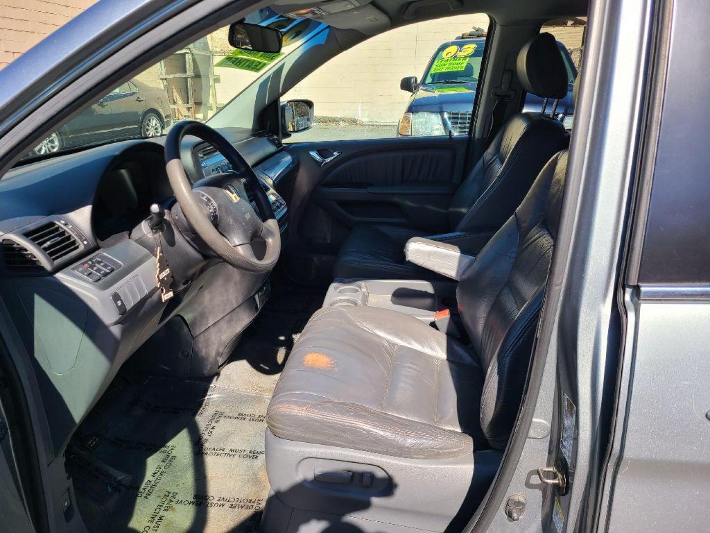 2005 SILVER HONDA ODYSSEY EXL (5FNRL386X5B) with an 3.5L engine, Automatic transmission, located at 117 North Cameron Street, Harrisburg, PA, 17101, (717) 963-8962, 40.267021, -76.875351 - WE FINANCE!!! Good Credit/ Bad Credit/ No Credit - ALL Trade-Ins Welcomed!!! ***Guaranteed Credit Approval*** APPLY ONLINE or CALL us TODAY ;) Internet Prices and Marketplace Prices are SPECIAL discounted ***CASH DEALS*** Retail Prices are higher. Please call us to discuss your cash and finan - Photo#15