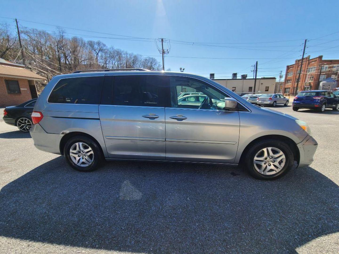 2005 SILVER HONDA ODYSSEY EXL (5FNRL386X5B) with an 3.5L engine, Automatic transmission, located at 117 North Cameron Street, Harrisburg, PA, 17101, (717) 963-8962, 40.267021, -76.875351 - WE FINANCE!!! Good Credit/ Bad Credit/ No Credit - ALL Trade-Ins Welcomed!!! ***Guaranteed Credit Approval*** APPLY ONLINE or CALL us TODAY ;) Internet Prices and Marketplace Prices are SPECIAL discounted ***CASH DEALS*** Retail Prices are higher. Please call us to discuss your cash and finan - Photo#2