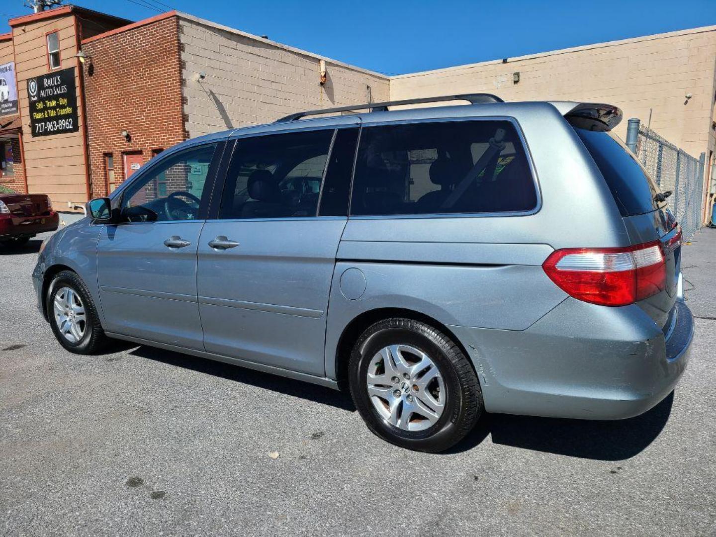 2005 SILVER HONDA ODYSSEY EXL (5FNRL386X5B) with an 3.5L engine, Automatic transmission, located at 117 North Cameron Street, Harrisburg, PA, 17101, (717) 963-8962, 40.267021, -76.875351 - WE FINANCE!!! Good Credit/ Bad Credit/ No Credit - ALL Trade-Ins Welcomed!!! ***Guaranteed Credit Approval*** APPLY ONLINE or CALL us TODAY ;) Internet Prices and Marketplace Prices are SPECIAL discounted ***CASH DEALS*** Retail Prices are higher. Please call us to discuss your cash and finan - Photo#3