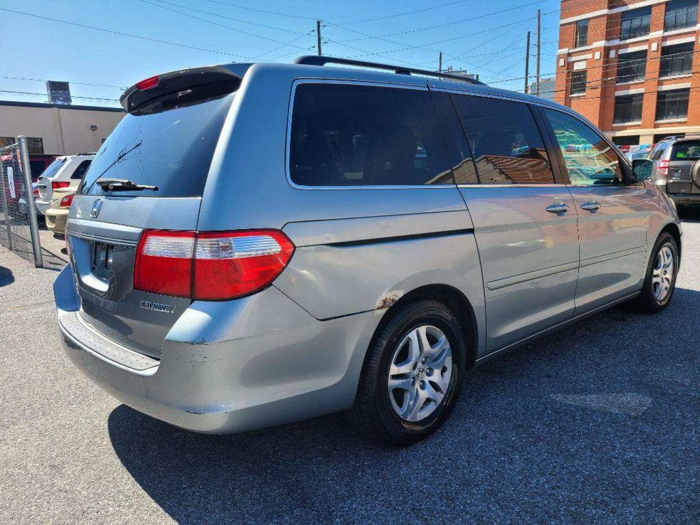 2005 SILVER HONDA ODYSSEY EXL (5FNRL386X5B) with an 3.5L engine, Automatic transmission, located at 117 North Cameron Street, Harrisburg, PA, 17101, (717) 963-8962, 40.267021, -76.875351 - WE FINANCE!!! Good Credit/ Bad Credit/ No Credit - ALL Trade-Ins Welcomed!!! ***Guaranteed Credit Approval*** APPLY ONLINE or CALL us TODAY ;) Internet Prices and Marketplace Prices are SPECIAL discounted ***CASH DEALS*** Retail Prices are higher. Please call us to discuss your cash and finan - Photo#5
