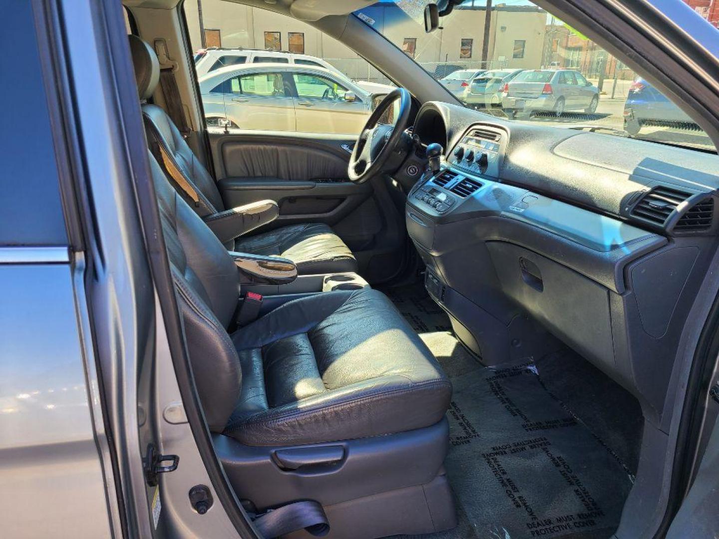 2005 SILVER HONDA ODYSSEY EXL (5FNRL386X5B) with an 3.5L engine, Automatic transmission, located at 117 North Cameron Street, Harrisburg, PA, 17101, (717) 963-8962, 40.267021, -76.875351 - WE FINANCE!!! Good Credit/ Bad Credit/ No Credit - ALL Trade-Ins Welcomed!!! ***Guaranteed Credit Approval*** APPLY ONLINE or CALL us TODAY ;) Internet Prices and Marketplace Prices are SPECIAL discounted ***CASH DEALS*** Retail Prices are higher. Please call us to discuss your cash and finan - Photo#8