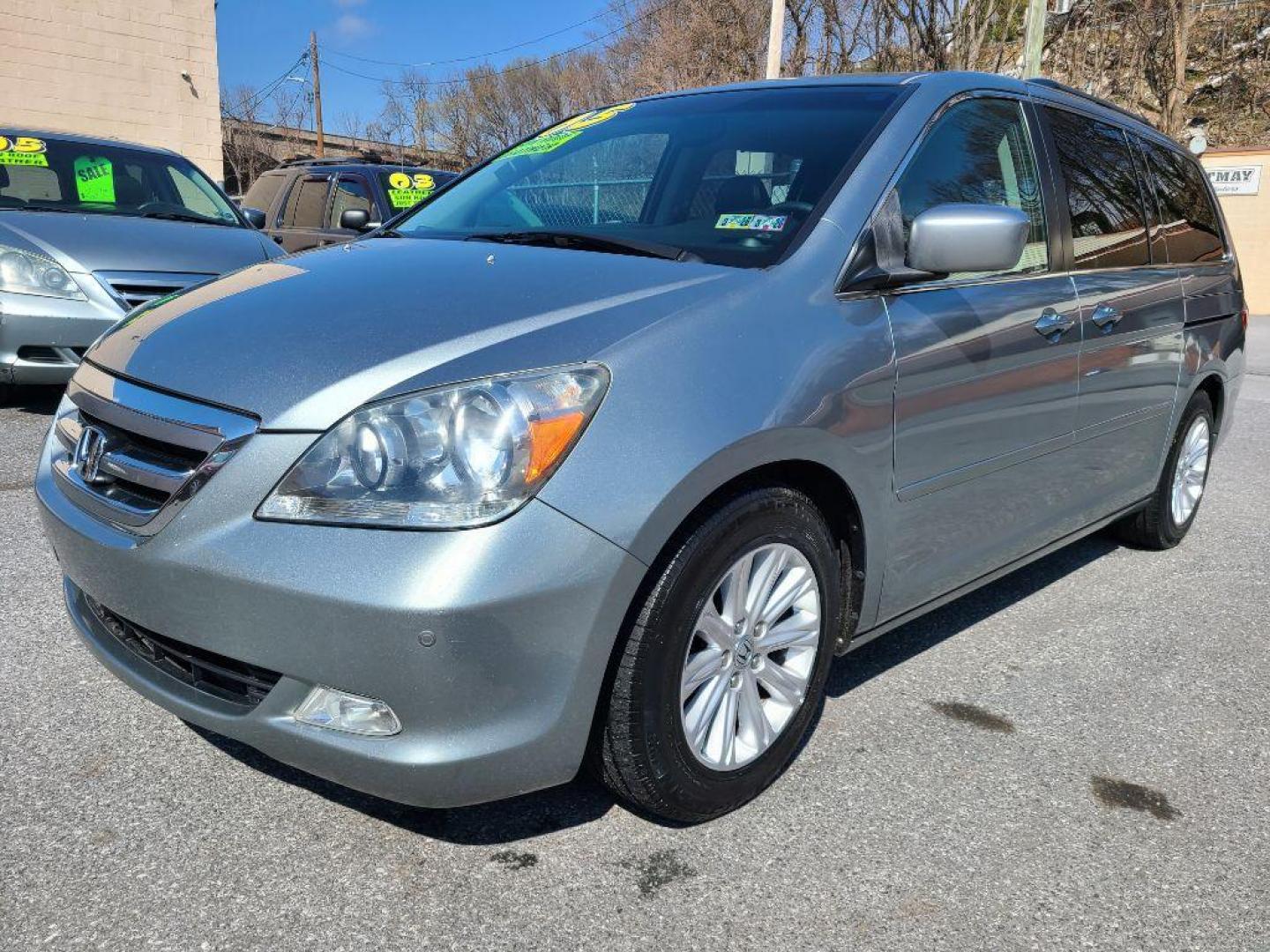 2005 SILVER HONDA ODYSSEY TOURING (5FNRL38865B) with an 3.5L engine, Automatic transmission, located at 117 North Cameron Street, Harrisburg, PA, 17101, (717) 963-8962, 40.267021, -76.875351 - WE FINANCE!!! Good Credit/ Bad Credit/ No Credit - ALL Trade-Ins Welcomed!!! ***Guaranteed Credit Approval*** APPLY ONLINE or CALL us TODAY ;) Internet Prices and Marketplace Prices are SPECIAL discounted ***CASH DEALS*** Retail Prices are higher. Please call us to discuss your cash and finan - Photo#0