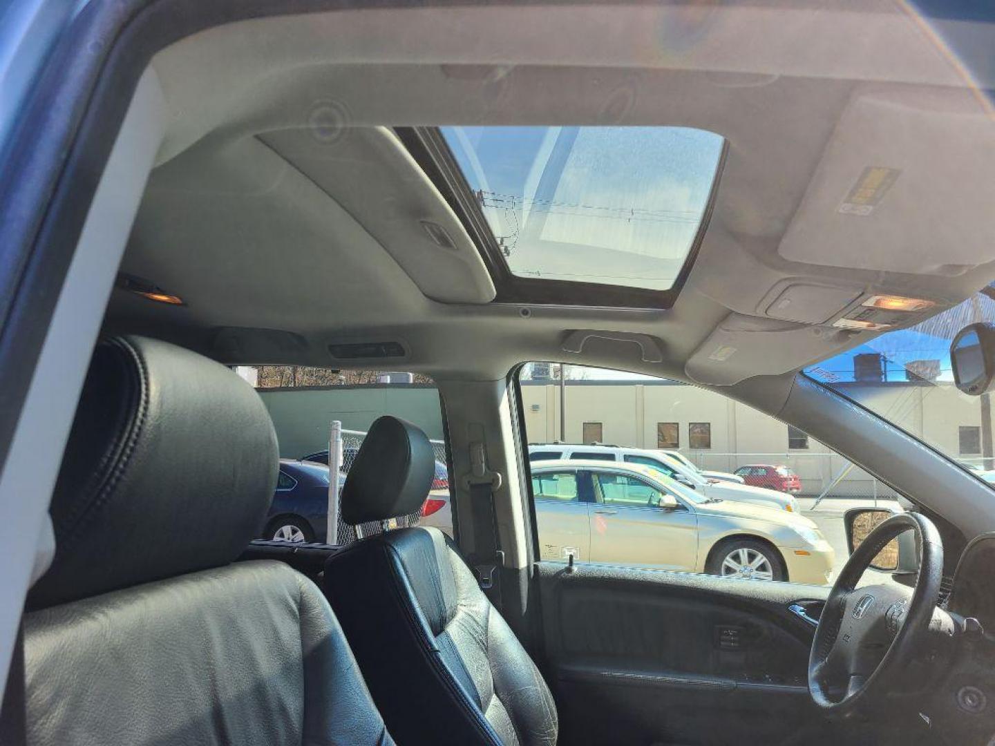 2005 SILVER HONDA ODYSSEY TOURING (5FNRL38865B) with an 3.5L engine, Automatic transmission, located at 117 North Cameron Street, Harrisburg, PA, 17101, (717) 963-8962, 40.267021, -76.875351 - WE FINANCE!!! Good Credit/ Bad Credit/ No Credit - ALL Trade-Ins Welcomed!!! ***Guaranteed Credit Approval*** APPLY ONLINE or CALL us TODAY ;) Internet Prices and Marketplace Prices are SPECIAL discounted ***CASH DEALS*** Retail Prices are higher. Please call us to discuss your cash and finan - Photo#9