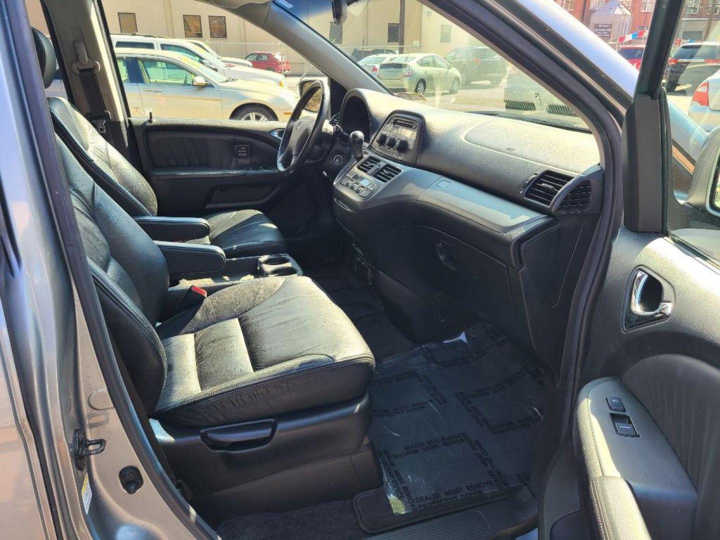 2005 SILVER HONDA ODYSSEY TOURING (5FNRL38865B) with an 3.5L engine, Automatic transmission, located at 117 North Cameron Street, Harrisburg, PA, 17101, (717) 963-8962, 40.267021, -76.875351 - WE FINANCE!!! Good Credit/ Bad Credit/ No Credit - ALL Trade-Ins Welcomed!!! ***Guaranteed Credit Approval*** APPLY ONLINE or CALL us TODAY ;) Internet Prices and Marketplace Prices are SPECIAL discounted ***CASH DEALS*** Retail Prices are higher. Please call us to discuss your cash and finan - Photo#10