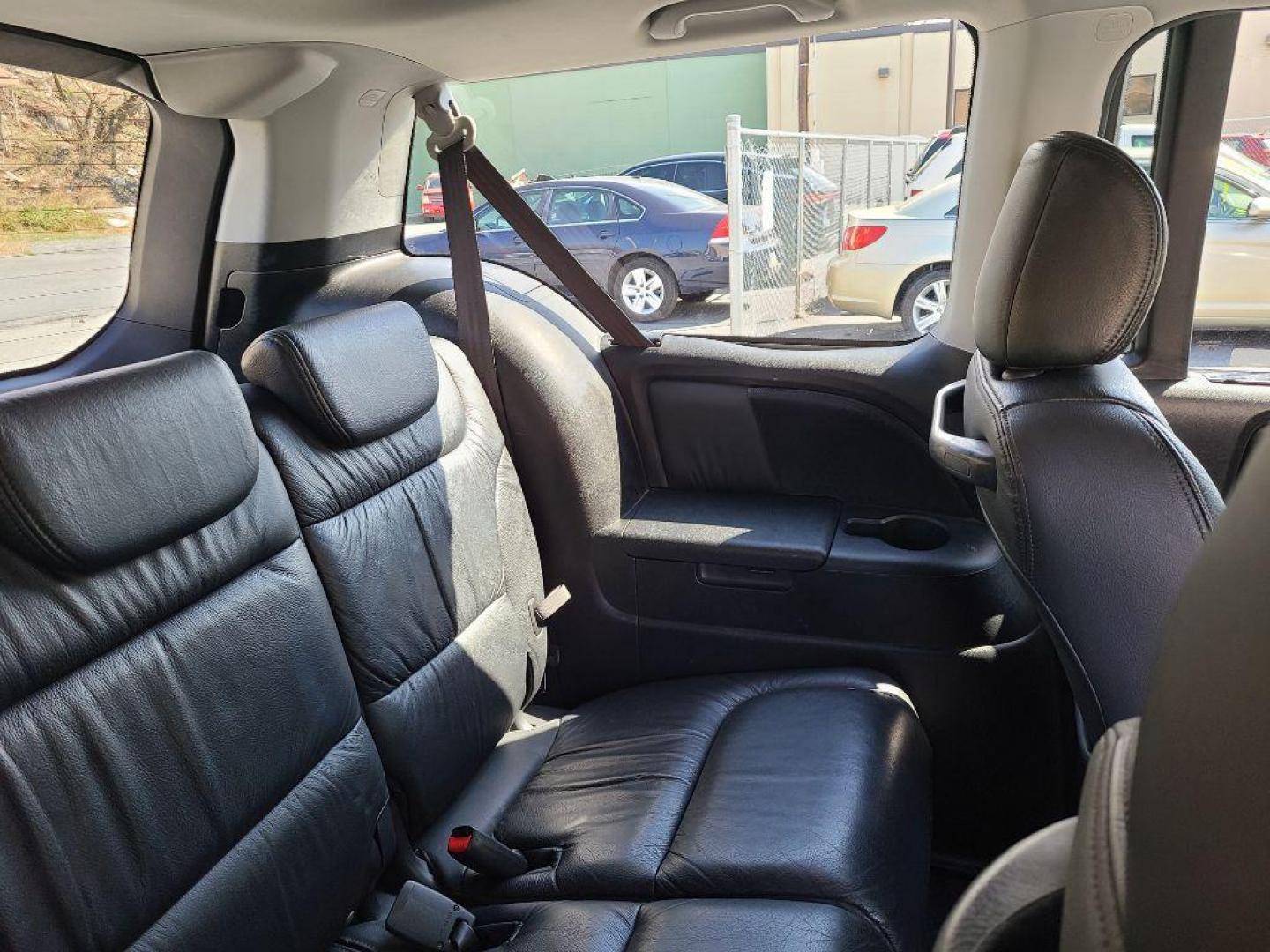 2005 SILVER HONDA ODYSSEY TOURING (5FNRL38865B) with an 3.5L engine, Automatic transmission, located at 117 North Cameron Street, Harrisburg, PA, 17101, (717) 963-8962, 40.267021, -76.875351 - WE FINANCE!!! Good Credit/ Bad Credit/ No Credit - ALL Trade-Ins Welcomed!!! ***Guaranteed Credit Approval*** APPLY ONLINE or CALL us TODAY ;) Internet Prices and Marketplace Prices are SPECIAL discounted ***CASH DEALS*** Retail Prices are higher. Please call us to discuss your cash and finan - Photo#12