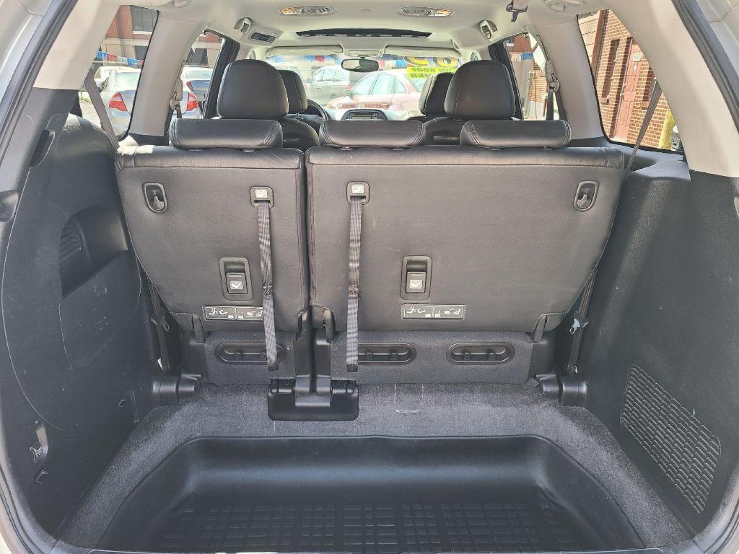 2005 SILVER HONDA ODYSSEY TOURING (5FNRL38865B) with an 3.5L engine, Automatic transmission, located at 117 North Cameron Street, Harrisburg, PA, 17101, (717) 963-8962, 40.267021, -76.875351 - WE FINANCE!!! Good Credit/ Bad Credit/ No Credit - ALL Trade-Ins Welcomed!!! ***Guaranteed Credit Approval*** APPLY ONLINE or CALL us TODAY ;) Internet Prices and Marketplace Prices are SPECIAL discounted ***CASH DEALS*** Retail Prices are higher. Please call us to discuss your cash and finan - Photo#14