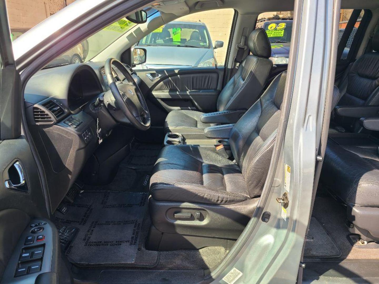 2005 SILVER HONDA ODYSSEY TOURING (5FNRL38865B) with an 3.5L engine, Automatic transmission, located at 117 North Cameron Street, Harrisburg, PA, 17101, (717) 963-8962, 40.267021, -76.875351 - WE FINANCE!!! Good Credit/ Bad Credit/ No Credit - ALL Trade-Ins Welcomed!!! ***Guaranteed Credit Approval*** APPLY ONLINE or CALL us TODAY ;) Internet Prices and Marketplace Prices are SPECIAL discounted ***CASH DEALS*** Retail Prices are higher. Please call us to discuss your cash and finan - Photo#17