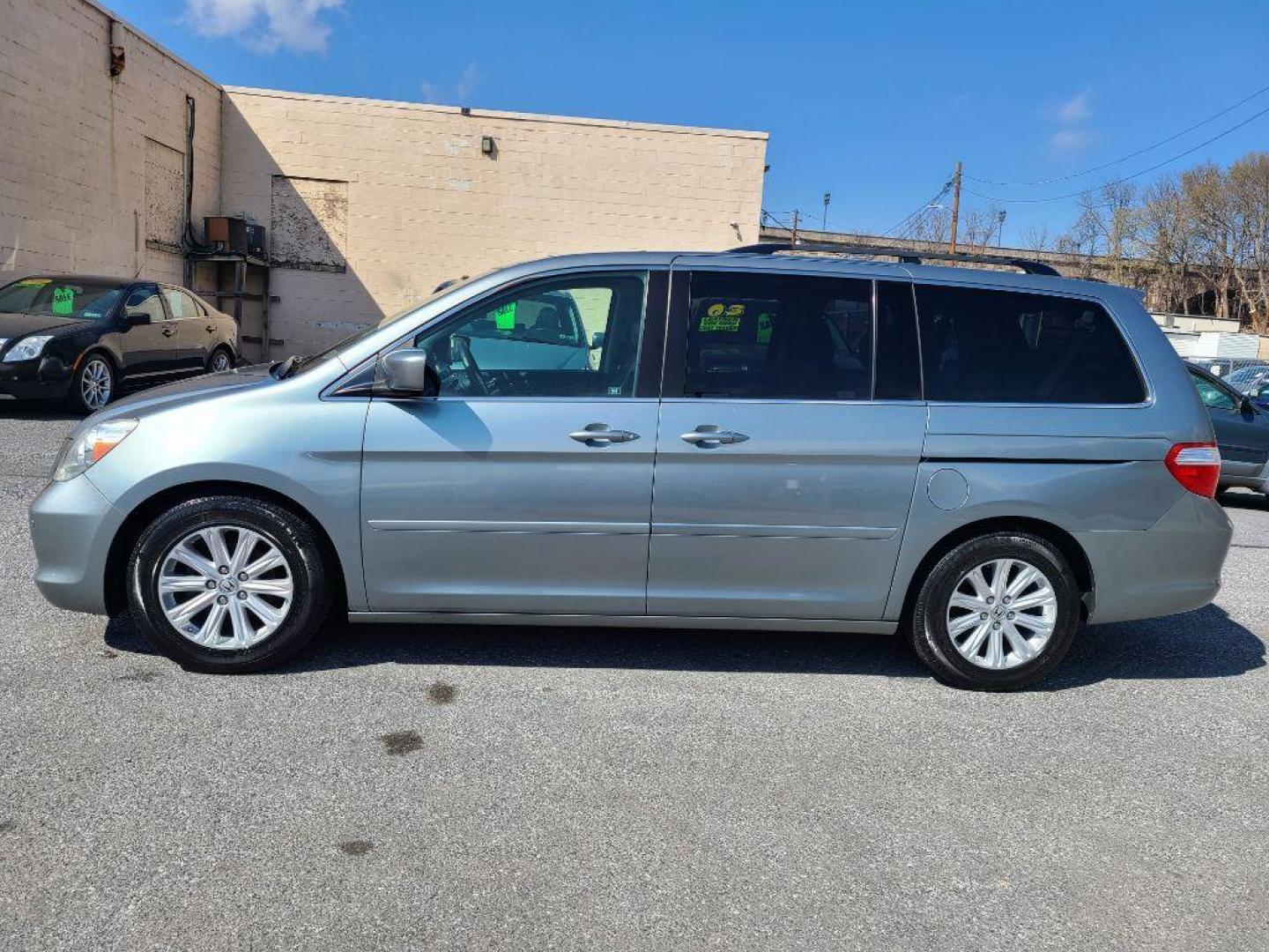 2005 SILVER HONDA ODYSSEY TOURING (5FNRL38865B) with an 3.5L engine, Automatic transmission, located at 117 North Cameron Street, Harrisburg, PA, 17101, (717) 963-8962, 40.267021, -76.875351 - WE FINANCE!!! Good Credit/ Bad Credit/ No Credit - ALL Trade-Ins Welcomed!!! ***Guaranteed Credit Approval*** APPLY ONLINE or CALL us TODAY ;) Internet Prices and Marketplace Prices are SPECIAL discounted ***CASH DEALS*** Retail Prices are higher. Please call us to discuss your cash and finan - Photo#1
