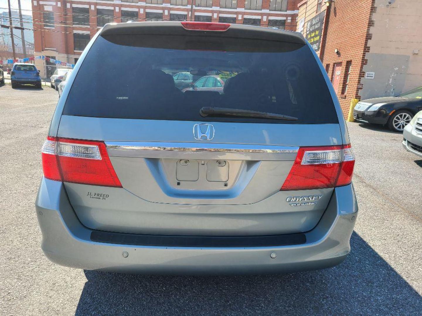 2005 SILVER HONDA ODYSSEY TOURING (5FNRL38865B) with an 3.5L engine, Automatic transmission, located at 117 North Cameron Street, Harrisburg, PA, 17101, (717) 963-8962, 40.267021, -76.875351 - WE FINANCE!!! Good Credit/ Bad Credit/ No Credit - ALL Trade-Ins Welcomed!!! ***Guaranteed Credit Approval*** APPLY ONLINE or CALL us TODAY ;) Internet Prices and Marketplace Prices are SPECIAL discounted ***CASH DEALS*** Retail Prices are higher. Please call us to discuss your cash and finan - Photo#5
