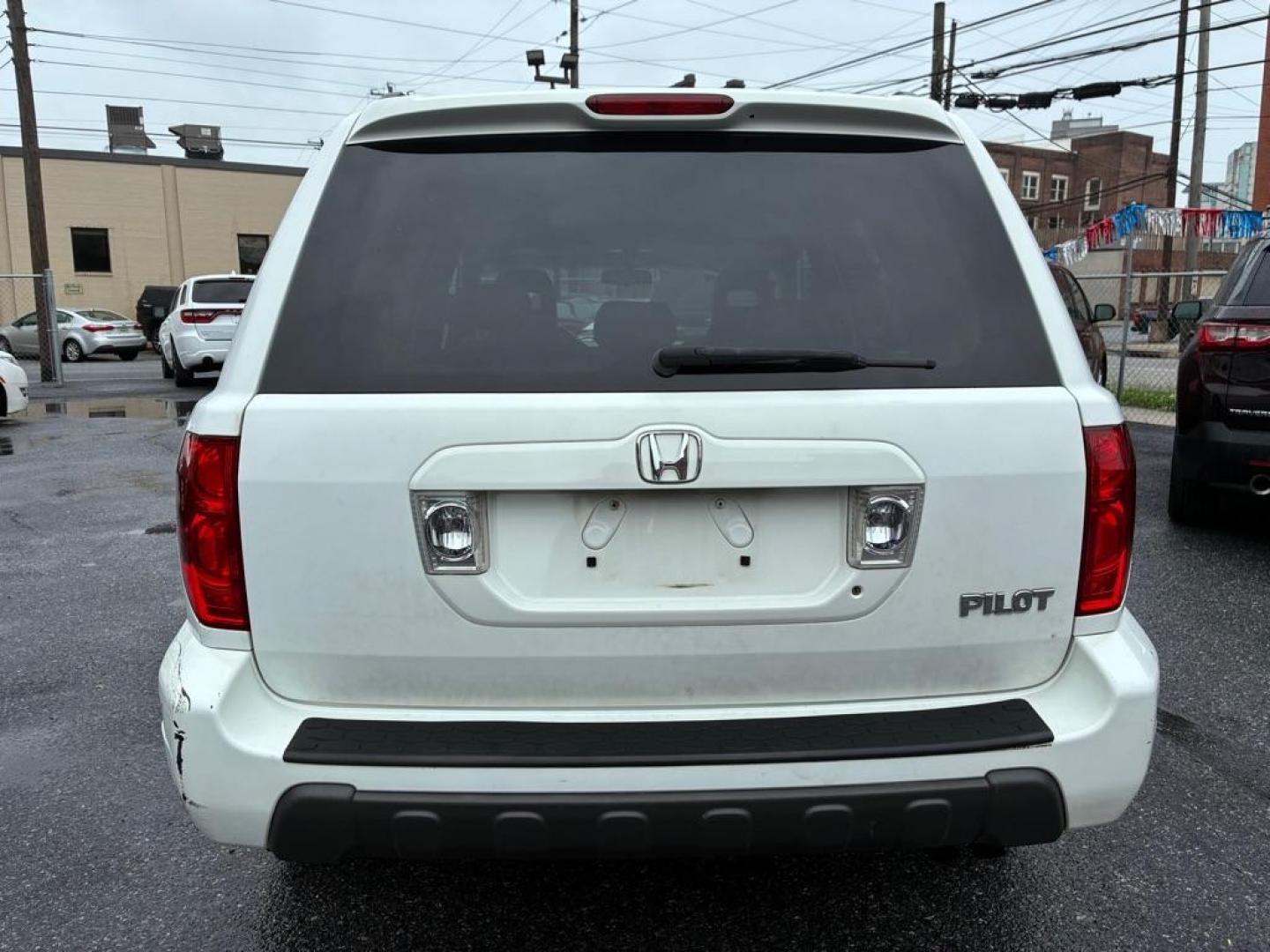 2005 WHITE HONDA PILOT EXL (5FNYF18515B) with an 3.5L engine, Automatic transmission, located at 117 North Cameron Street, Harrisburg, PA, 17101, (717) 963-8962, 40.267021, -76.875351 - WE FINANCE!!! MOST vehicles are available for financing. Good Credit/ Challenged Credit/ No Credit - ALL Trade-Ins Welcomed!!! APPLY ONLINE or CALL us TODAY Please call us to discuss your cash and/or financing options. Thanks for checking our inventory! We're here to help. - Photo#3