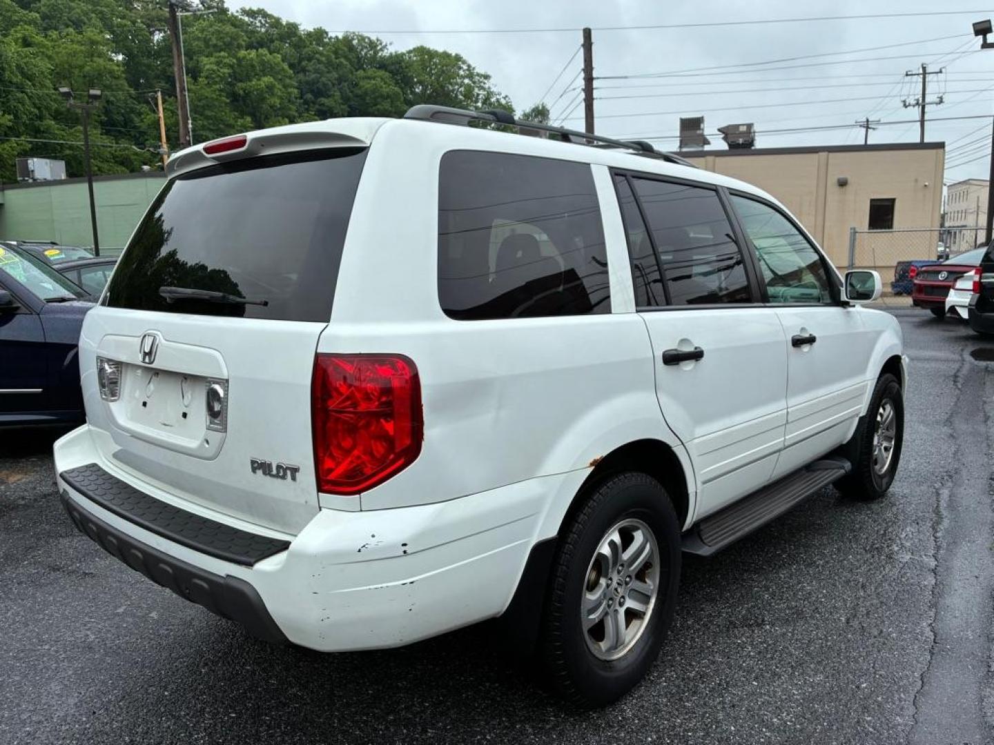 2005 WHITE HONDA PILOT EXL (5FNYF18515B) with an 3.5L engine, Automatic transmission, located at 117 North Cameron Street, Harrisburg, PA, 17101, (717) 963-8962, 40.267021, -76.875351 - WE FINANCE!!! MOST vehicles are available for financing. Good Credit/ Challenged Credit/ No Credit - ALL Trade-Ins Welcomed!!! APPLY ONLINE or CALL us TODAY Please call us to discuss your cash and/or financing options. Thanks for checking our inventory! We're here to help. - Photo#4