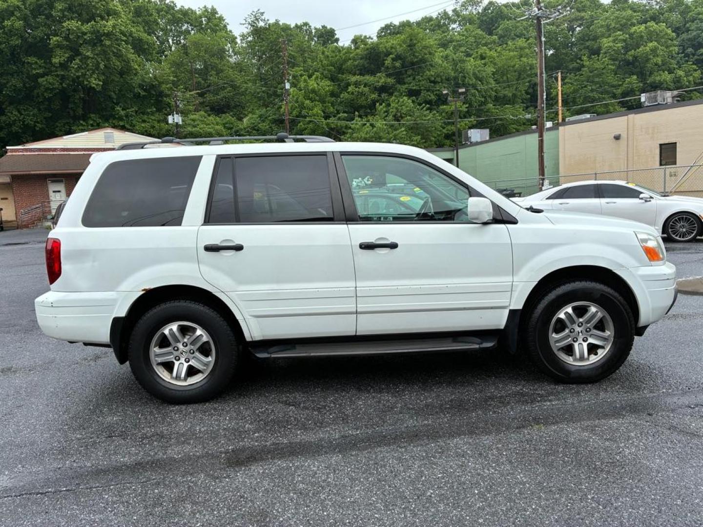 2005 WHITE HONDA PILOT EXL (5FNYF18515B) with an 3.5L engine, Automatic transmission, located at 117 North Cameron Street, Harrisburg, PA, 17101, (717) 963-8962, 40.267021, -76.875351 - WE FINANCE!!! MOST vehicles are available for financing. Good Credit/ Challenged Credit/ No Credit - ALL Trade-Ins Welcomed!!! APPLY ONLINE or CALL us TODAY Please call us to discuss your cash and/or financing options. Thanks for checking our inventory! We're here to help. - Photo#5