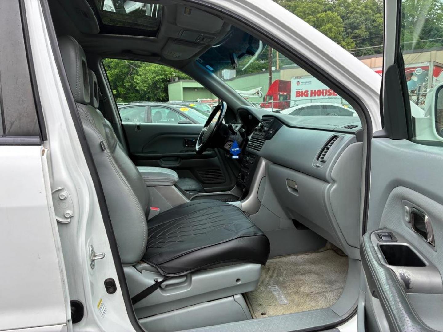 2005 WHITE HONDA PILOT EXL (5FNYF18515B) with an 3.5L engine, Automatic transmission, located at 117 North Cameron Street, Harrisburg, PA, 17101, (717) 963-8962, 40.267021, -76.875351 - WE FINANCE!!! MOST vehicles are available for financing. Good Credit/ Challenged Credit/ No Credit - ALL Trade-Ins Welcomed!!! APPLY ONLINE or CALL us TODAY Please call us to discuss your cash and/or financing options. Thanks for checking our inventory! We're here to help. - Photo#8