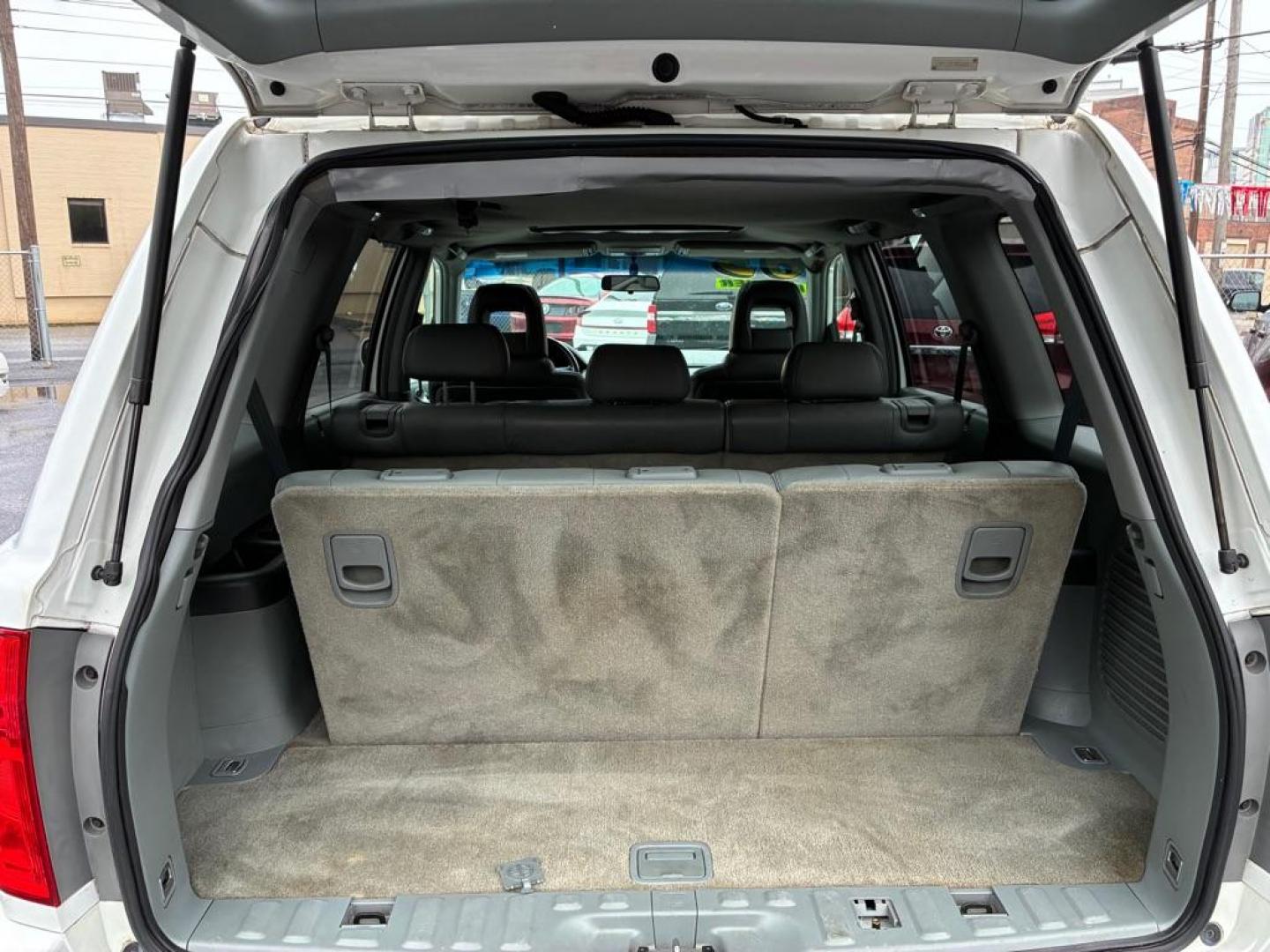 2005 WHITE HONDA PILOT EXL (5FNYF18515B) with an 3.5L engine, Automatic transmission, located at 117 North Cameron Street, Harrisburg, PA, 17101, (717) 963-8962, 40.267021, -76.875351 - WE FINANCE!!! MOST vehicles are available for financing. Good Credit/ Challenged Credit/ No Credit - ALL Trade-Ins Welcomed!!! APPLY ONLINE or CALL us TODAY Please call us to discuss your cash and/or financing options. Thanks for checking our inventory! We're here to help. - Photo#10