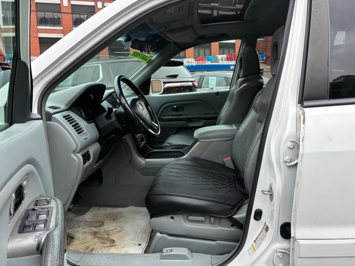2005 WHITE HONDA PILOT EXL (5FNYF18515B) with an 3.5L engine, Automatic transmission, located at 117 North Cameron Street, Harrisburg, PA, 17101, (717) 963-8962, 40.267021, -76.875351 - WE FINANCE!!! MOST vehicles are available for financing. Good Credit/ Challenged Credit/ No Credit - ALL Trade-Ins Welcomed!!! APPLY ONLINE or CALL us TODAY Please call us to discuss your cash and/or financing options. Thanks for checking our inventory! We're here to help. - Photo#13