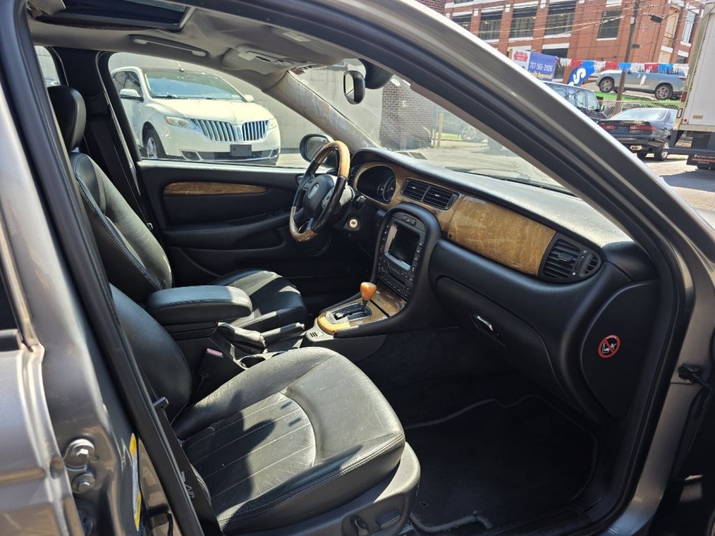 2005 GREY JAGUAR X-TYPE 3.0 (SAJWA51C65W) with an 3.0L engine, Automatic transmission, located at 131 N Cameron st, Harrisburg, PA, 17101, (717) 561-2926, 40.267086, -76.875374 - $1600 CASH DEAL, RUNS AND DRIVES. TRADE IN SPECIAL. INSPECTED TIL 12/26 AS-IS- Photo#8