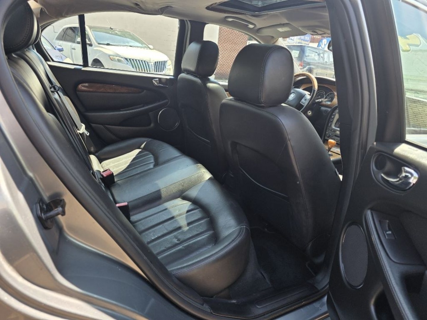 2005 GREY JAGUAR X-TYPE 3.0 (SAJWA51C65W) with an 3.0L engine, Automatic transmission, located at 131 N Cameron st, Harrisburg, PA, 17101, (717) 561-2926, 40.267086, -76.875374 - $1600 CASH DEAL, RUNS AND DRIVES. TRADE IN SPECIAL. INSPECTED TIL 12/26 AS-IS- Photo#10