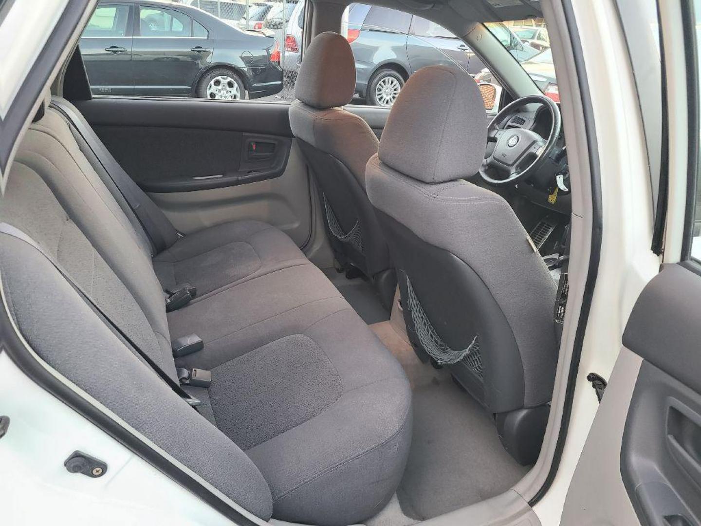 2005 WHITE KIA SPECTRA5 5-DR HB (KNAFE161655) with an 2.0L engine, Automatic transmission, located at 117 North Cameron Street, Harrisburg, PA, 17101, (717) 963-8962, 40.267021, -76.875351 - WE FINANCE!!! Good Credit/ Bad Credit/ No Credit - ALL Trade-Ins Welcomed!!! ***Guaranteed Credit Approval*** APPLY ONLINE or CALL us TODAY ;) Internet Prices and Marketplace Prices are SPECIAL discounted ***CASH DEALS*** Retail Prices are higher. Please call us to discuss your cash and finan - Photo#10
