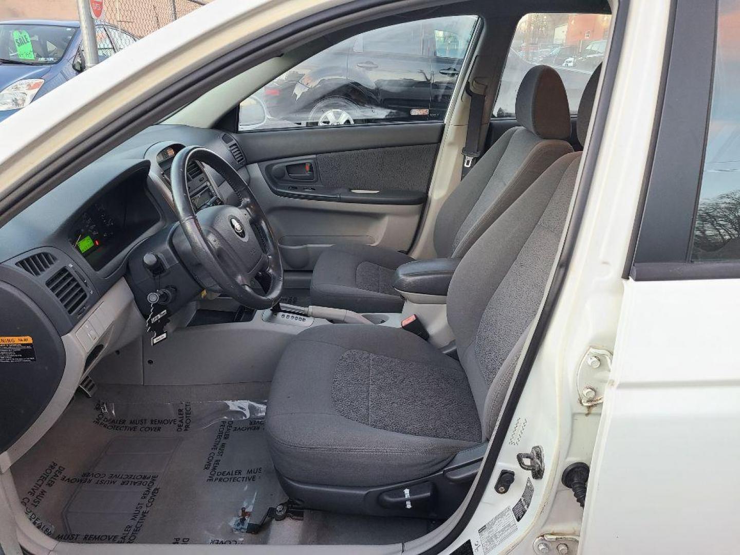 2005 WHITE KIA SPECTRA5 5-DR HB (KNAFE161655) with an 2.0L engine, Automatic transmission, located at 117 North Cameron Street, Harrisburg, PA, 17101, (717) 963-8962, 40.267021, -76.875351 - WE FINANCE!!! Good Credit/ Bad Credit/ No Credit - ALL Trade-Ins Welcomed!!! ***Guaranteed Credit Approval*** APPLY ONLINE or CALL us TODAY ;) Internet Prices and Marketplace Prices are SPECIAL discounted ***CASH DEALS*** Retail Prices are higher. Please call us to discuss your cash and finan - Photo#13