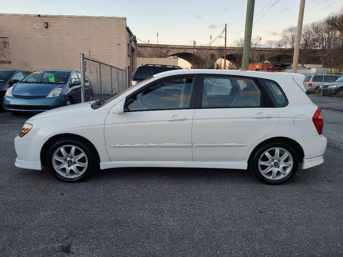 2005 WHITE KIA SPECTRA5 5-DR HB (KNAFE161655) with an 2.0L engine, Automatic transmission, located at 117 North Cameron Street, Harrisburg, PA, 17101, (717) 963-8962, 40.267021, -76.875351 - WE FINANCE!!! Good Credit/ Bad Credit/ No Credit - ALL Trade-Ins Welcomed!!! ***Guaranteed Credit Approval*** APPLY ONLINE or CALL us TODAY ;) Internet Prices and Marketplace Prices are SPECIAL discounted ***CASH DEALS*** Retail Prices are higher. Please call us to discuss your cash and finan - Photo#1