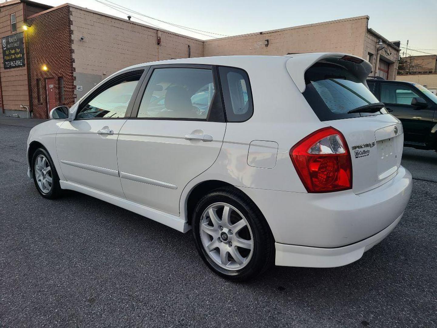 2005 WHITE KIA SPECTRA5 5-DR HB (KNAFE161655) with an 2.0L engine, Automatic transmission, located at 117 North Cameron Street, Harrisburg, PA, 17101, (717) 963-8962, 40.267021, -76.875351 - WE FINANCE!!! Good Credit/ Bad Credit/ No Credit - ALL Trade-Ins Welcomed!!! ***Guaranteed Credit Approval*** APPLY ONLINE or CALL us TODAY ;) Internet Prices and Marketplace Prices are SPECIAL discounted ***CASH DEALS*** Retail Prices are higher. Please call us to discuss your cash and finan - Photo#2
