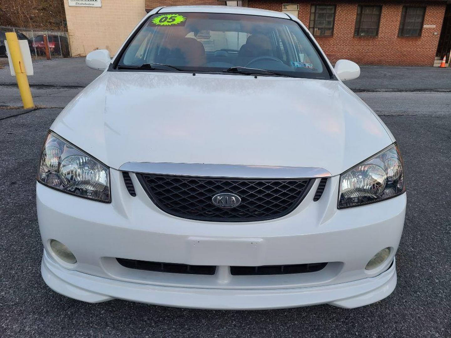2005 WHITE KIA SPECTRA5 5-DR HB (KNAFE161655) with an 2.0L engine, Automatic transmission, located at 117 North Cameron Street, Harrisburg, PA, 17101, (717) 963-8962, 40.267021, -76.875351 - WE FINANCE!!! Good Credit/ Bad Credit/ No Credit - ALL Trade-Ins Welcomed!!! ***Guaranteed Credit Approval*** APPLY ONLINE or CALL us TODAY ;) Internet Prices and Marketplace Prices are SPECIAL discounted ***CASH DEALS*** Retail Prices are higher. Please call us to discuss your cash and finan - Photo#7