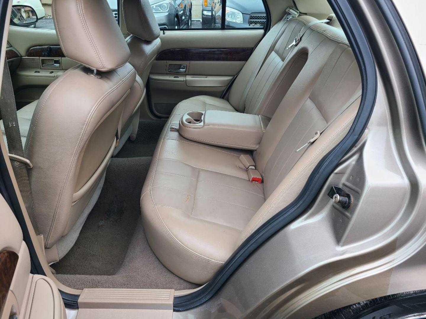 2005 GOLD MERCURY GRAND MARQUIS LS (2MEFM75W85X) with an 4.6L engine, Automatic transmission, located at 117 North Cameron Street, Harrisburg, PA, 17101, (717) 963-8962, 40.267021, -76.875351 - WE FINANCE!!! Good Credit/ Bad Credit/ No Credit - ALL Trade-Ins Welcomed!!! ***Guaranteed Credit Approval*** APPLY ONLINE or CALL us TODAY ;) Internet Prices and Marketplace Prices are SPECIAL discounted ***CASH DEALS*** Retail Prices are higher. Please call us to discuss your cash and finan - Photo#11