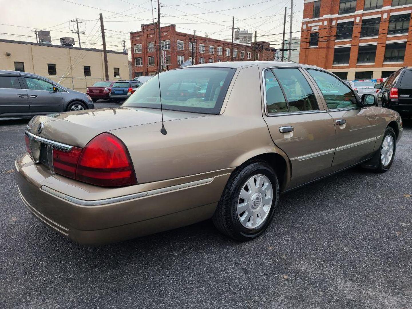 2005 GOLD MERCURY GRAND MARQUIS LS (2MEFM75W85X) with an 4.6L engine, Automatic transmission, located at 117 North Cameron Street, Harrisburg, PA, 17101, (717) 963-8962, 40.267021, -76.875351 - WE FINANCE!!! Good Credit/ Bad Credit/ No Credit - ALL Trade-Ins Welcomed!!! ***Guaranteed Credit Approval*** APPLY ONLINE or CALL us TODAY ;) Internet Prices and Marketplace Prices are SPECIAL discounted ***CASH DEALS*** Retail Prices are higher. Please call us to discuss your cash and finan - Photo#4