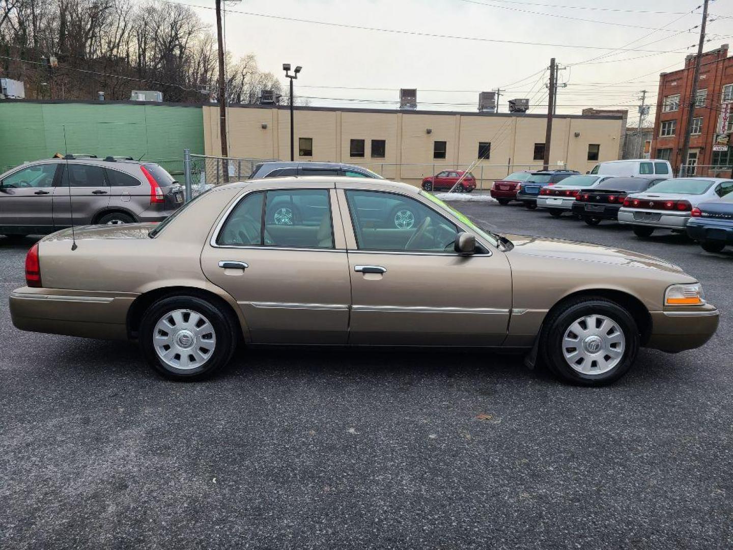 2005 GOLD MERCURY GRAND MARQUIS LS (2MEFM75W85X) with an 4.6L engine, Automatic transmission, located at 117 North Cameron Street, Harrisburg, PA, 17101, (717) 963-8962, 40.267021, -76.875351 - WE FINANCE!!! Good Credit/ Bad Credit/ No Credit - ALL Trade-Ins Welcomed!!! ***Guaranteed Credit Approval*** APPLY ONLINE or CALL us TODAY ;) Internet Prices and Marketplace Prices are SPECIAL discounted ***CASH DEALS*** Retail Prices are higher. Please call us to discuss your cash and finan - Photo#5