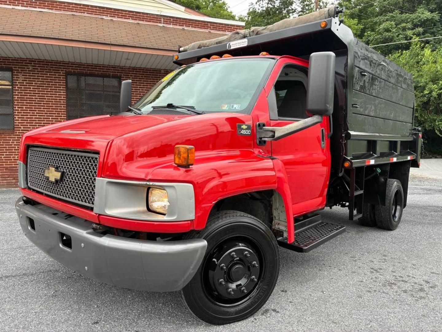 2006 RED CHEVROLET C4500 C4C042 (1GBE4C1296F) , Automatic transmission, located at 117 North Cameron Street, Harrisburg, PA, 17101, (717) 963-8962, 40.267021, -76.875351 - WE FINANCE!!! MOST vehicles are available for financing. Good Credit/ Challenged Credit/ No Credit - ALL Trade-Ins Welcomed!!! APPLY ONLINE or CALL us TODAY Please call us to discuss your cash and/or financing options. Thanks for checking our inventory! We're here to help.- Photo#0