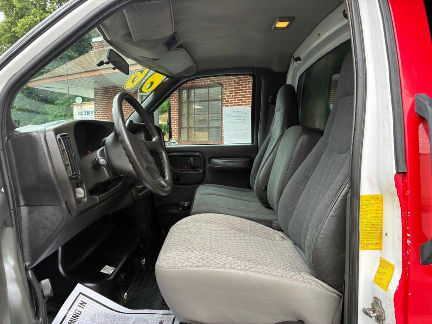 2006 RED CHEVROLET C4500 C4C042 (1GBE4C1296F) , Automatic transmission, located at 117 North Cameron Street, Harrisburg, PA, 17101, (717) 963-8962, 40.267021, -76.875351 - WE FINANCE!!! MOST vehicles are available for financing. Good Credit/ Challenged Credit/ No Credit - ALL Trade-Ins Welcomed!!! APPLY ONLINE or CALL us TODAY Please call us to discuss your cash and/or financing options. Thanks for checking our inventory! We're here to help.- Photo#11