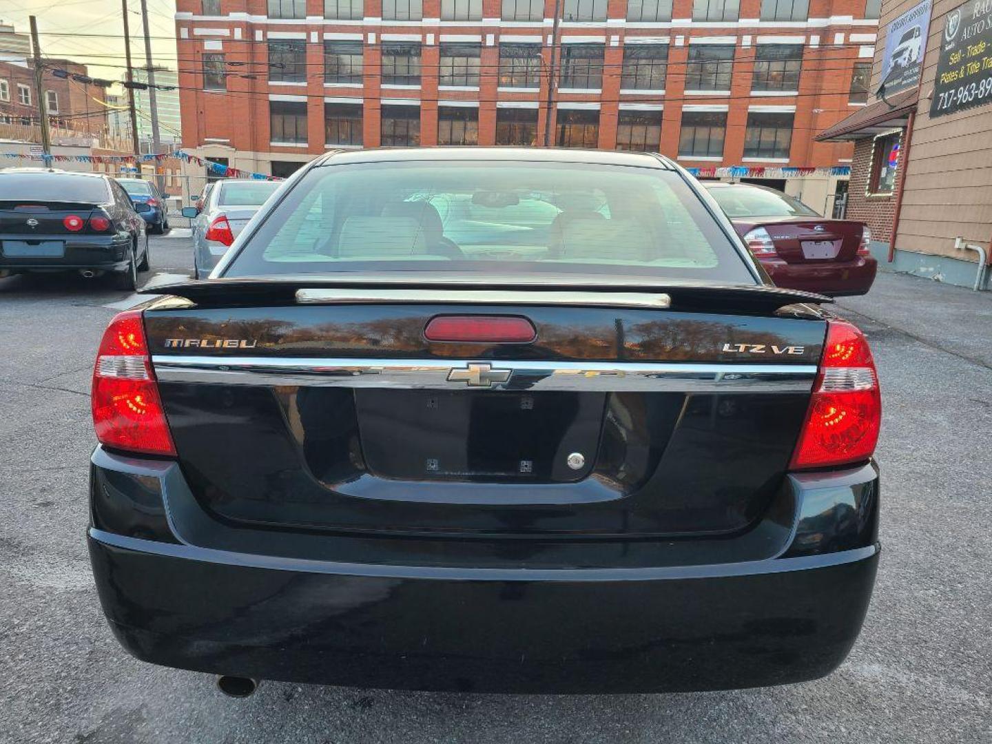 2006 BLACK CHEVROLET MALIBU LTZ (1G1ZU53846F) with an 3.5L engine, Automatic transmission, located at 117 North Cameron Street, Harrisburg, PA, 17101, (717) 963-8962, 40.267021, -76.875351 - WE FINANCE!!! Good Credit/ Bad Credit/ No Credit - ALL Trade-Ins Welcomed!!! ***Guaranteed Credit Approval*** APPLY ONLINE or CALL us TODAY ;) Internet Prices and Marketplace Prices are SPECIAL discounted ***CASH DEALS*** Retail Prices are higher. Please call us to discuss your cash and finan - Photo#3