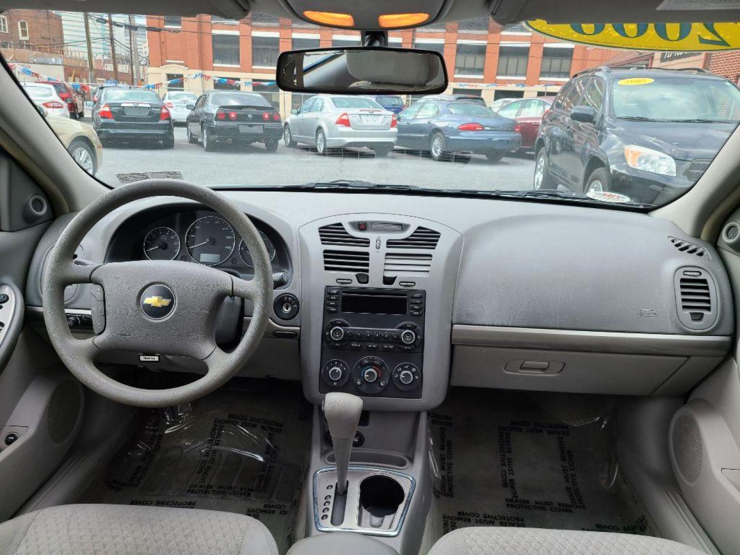 2006 SILVER CHEVROLET MALIBU MAXX LT (1G1ZT61836F) with an 3.5L engine, Automatic transmission, located at 117 North Cameron Street, Harrisburg, PA, 17101, (717) 963-8962, 40.267021, -76.875351 - Photo#9