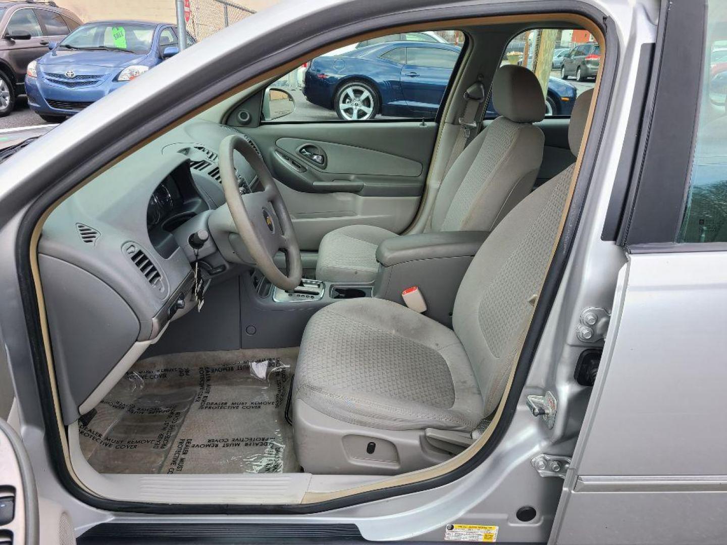 2006 SILVER CHEVROLET MALIBU MAXX LT (1G1ZT61836F) with an 3.5L engine, Automatic transmission, located at 117 North Cameron Street, Harrisburg, PA, 17101, (717) 963-8962, 40.267021, -76.875351 - Photo#13