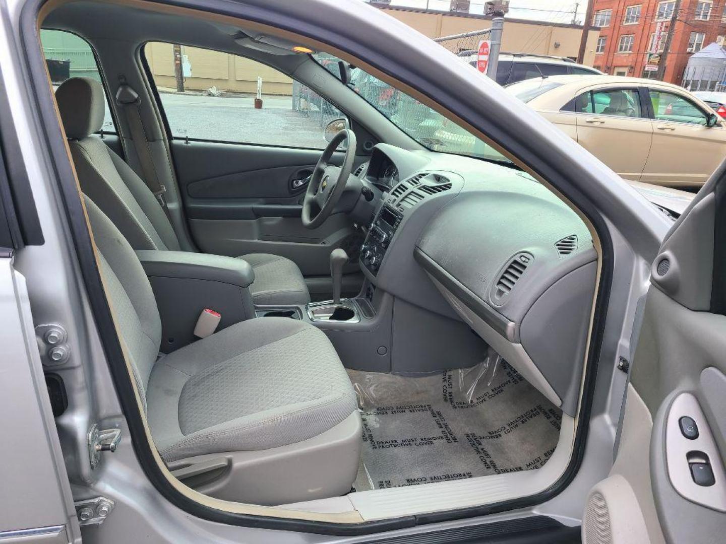 2006 SILVER CHEVROLET MALIBU MAXX LT (1G1ZT61836F) with an 3.5L engine, Automatic transmission, located at 117 North Cameron Street, Harrisburg, PA, 17101, (717) 963-8962, 40.267021, -76.875351 - Photo#14