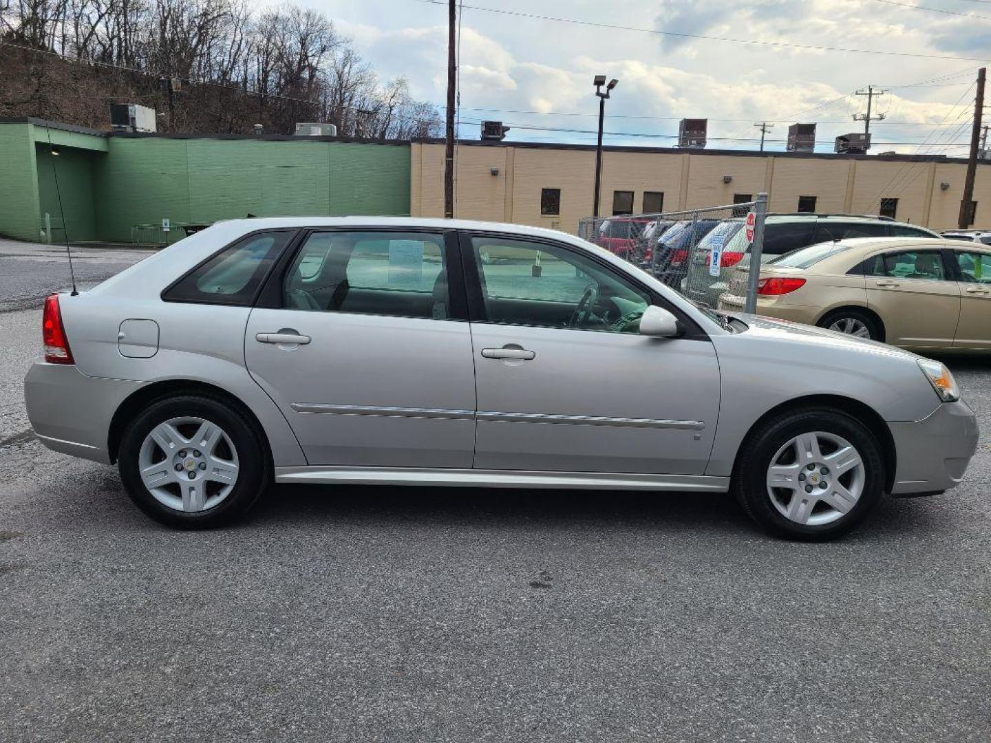 2006 SILVER CHEVROLET MALIBU MAXX LT (1G1ZT61836F) with an 3.5L engine, Automatic transmission, located at 117 North Cameron Street, Harrisburg, PA, 17101, (717) 963-8962, 40.267021, -76.875351 - Photo#1