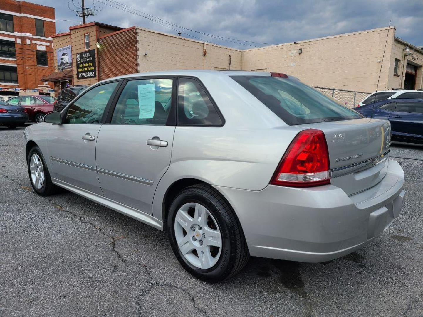 2006 SILVER CHEVROLET MALIBU MAXX LT (1G1ZT61836F) with an 3.5L engine, Automatic transmission, located at 117 North Cameron Street, Harrisburg, PA, 17101, (717) 963-8962, 40.267021, -76.875351 - Photo#4