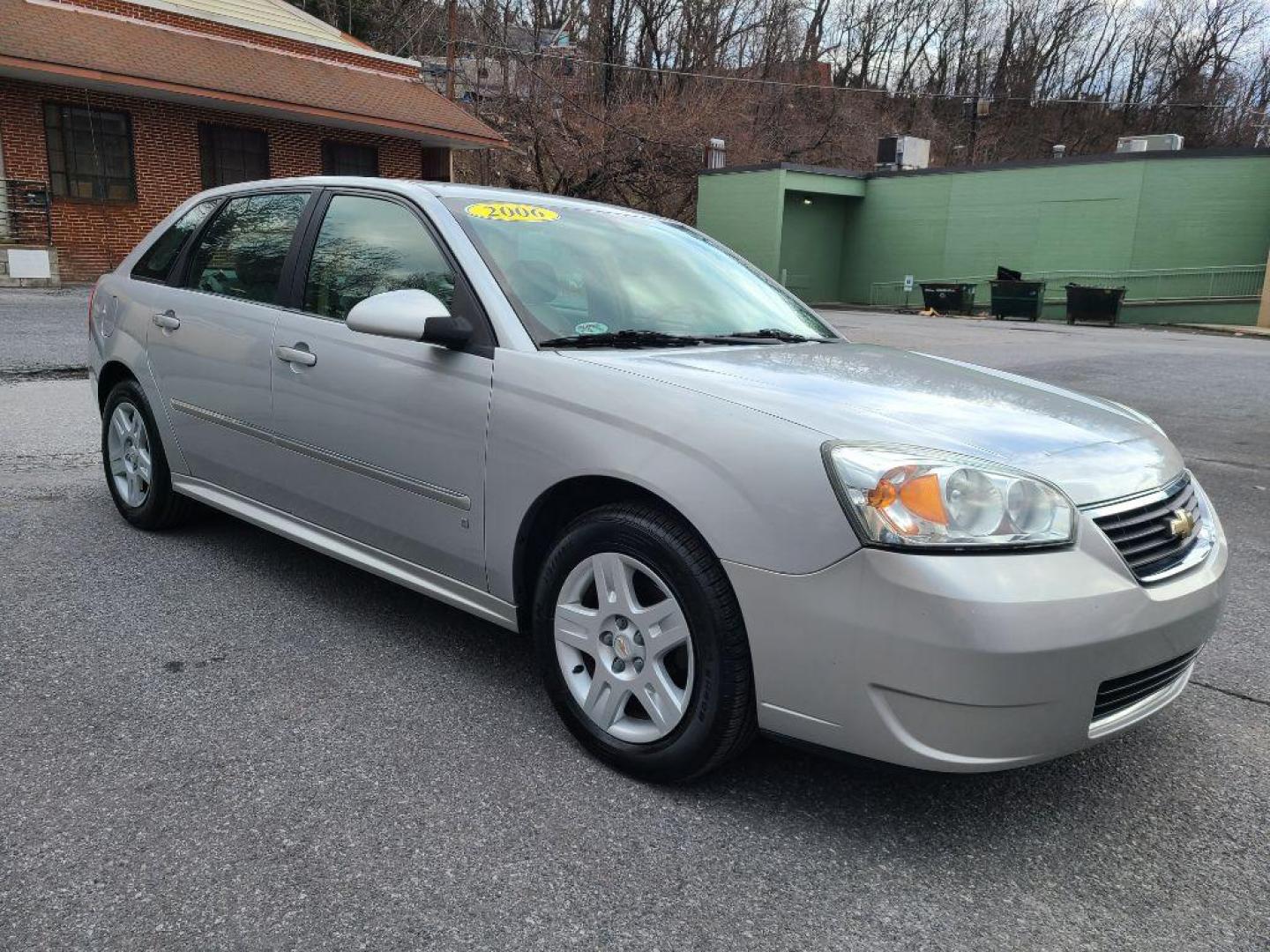 2006 SILVER CHEVROLET MALIBU MAXX LT (1G1ZT61836F) with an 3.5L engine, Automatic transmission, located at 117 North Cameron Street, Harrisburg, PA, 17101, (717) 963-8962, 40.267021, -76.875351 - Photo#5