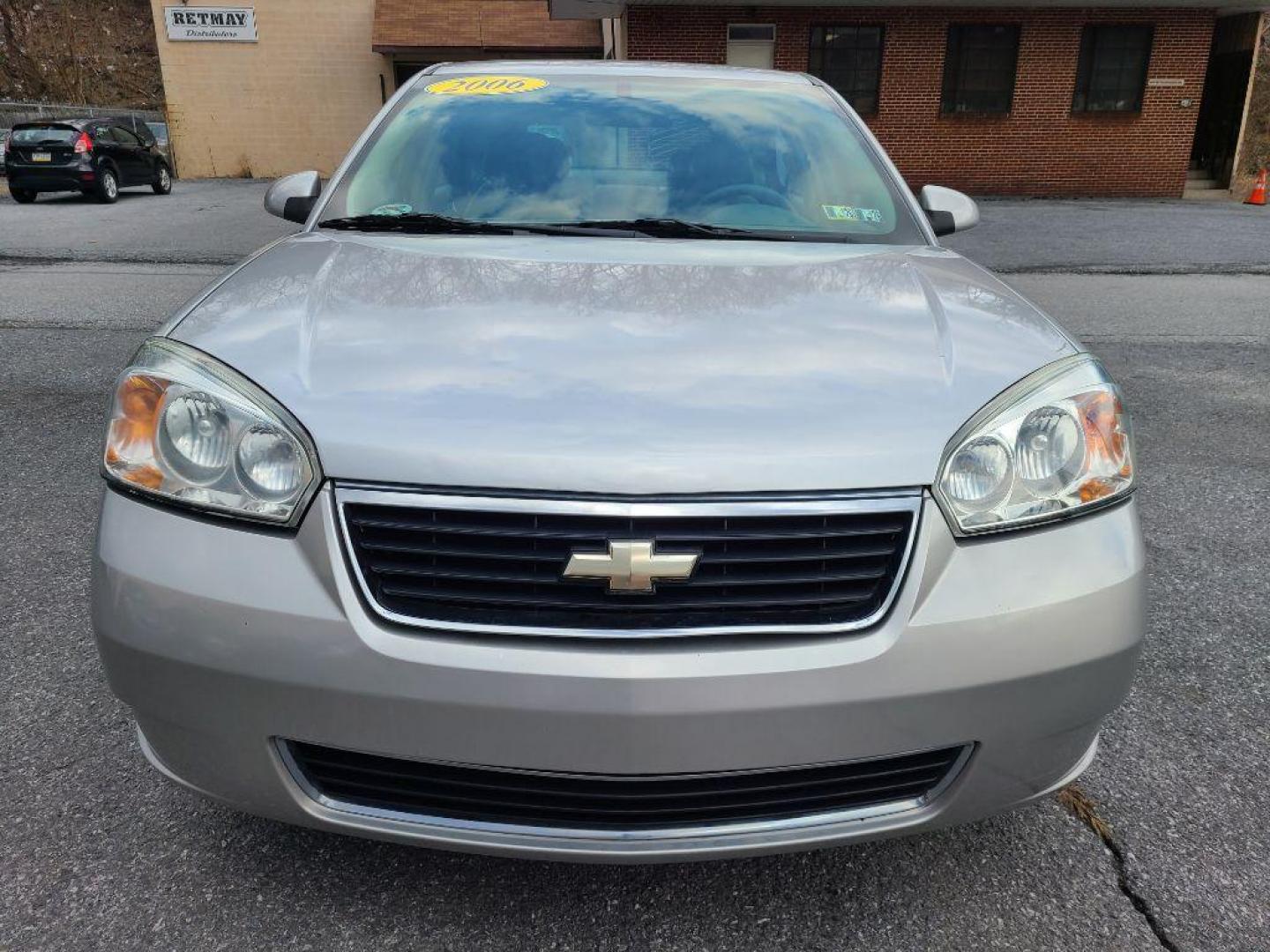2006 SILVER CHEVROLET MALIBU MAXX LT (1G1ZT61836F) with an 3.5L engine, Automatic transmission, located at 117 North Cameron Street, Harrisburg, PA, 17101, (717) 963-8962, 40.267021, -76.875351 - Photo#6