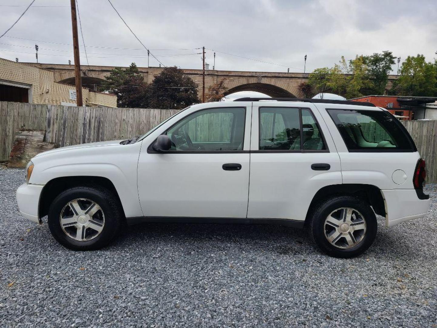 2006 WHITE CHEVROLET TRAILBLAZER LS (1GNDT13S162) with an 4.2L engine, Automatic transmission, located at 117 North Cameron Street, Harrisburg, PA, 17101, (717) 963-8962, 40.267021, -76.875351 - WE FINANCE!!! Good Credit/ Bad Credit/ No Credit - ALL Trade-Ins Welcomed!!! ***Guaranteed Credit Approval*** APPLY ONLINE or CALL us TODAY ;) Please call us to discuss your cash and financing options. - Photo#1