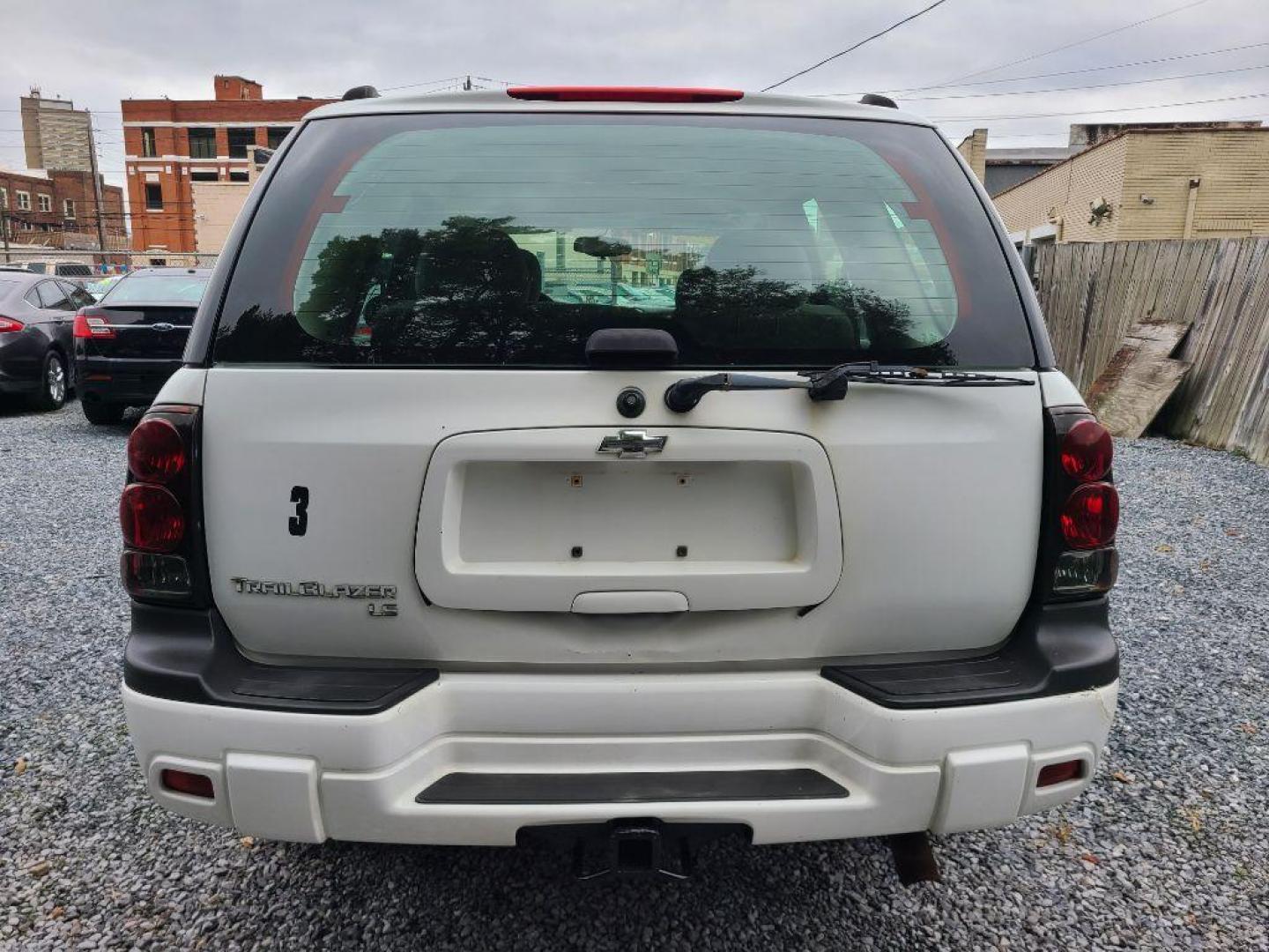 2006 WHITE CHEVROLET TRAILBLAZER LS (1GNDT13S162) with an 4.2L engine, Automatic transmission, located at 117 North Cameron Street, Harrisburg, PA, 17101, (717) 963-8962, 40.267021, -76.875351 - WE FINANCE!!! Good Credit/ Bad Credit/ No Credit - ALL Trade-Ins Welcomed!!! ***Guaranteed Credit Approval*** APPLY ONLINE or CALL us TODAY ;) Please call us to discuss your cash and financing options. - Photo#3