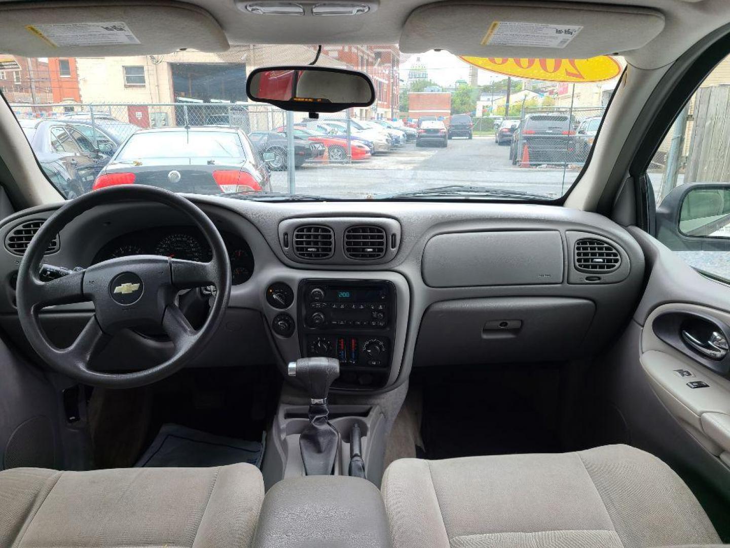 2006 WHITE CHEVROLET TRAILBLAZER LS (1GNDT13S162) with an 4.2L engine, Automatic transmission, located at 117 North Cameron Street, Harrisburg, PA, 17101, (717) 963-8962, 40.267021, -76.875351 - WE FINANCE!!! Good Credit/ Bad Credit/ No Credit - ALL Trade-Ins Welcomed!!! ***Guaranteed Credit Approval*** APPLY ONLINE or CALL us TODAY ;) Please call us to discuss your cash and financing options. - Photo#9