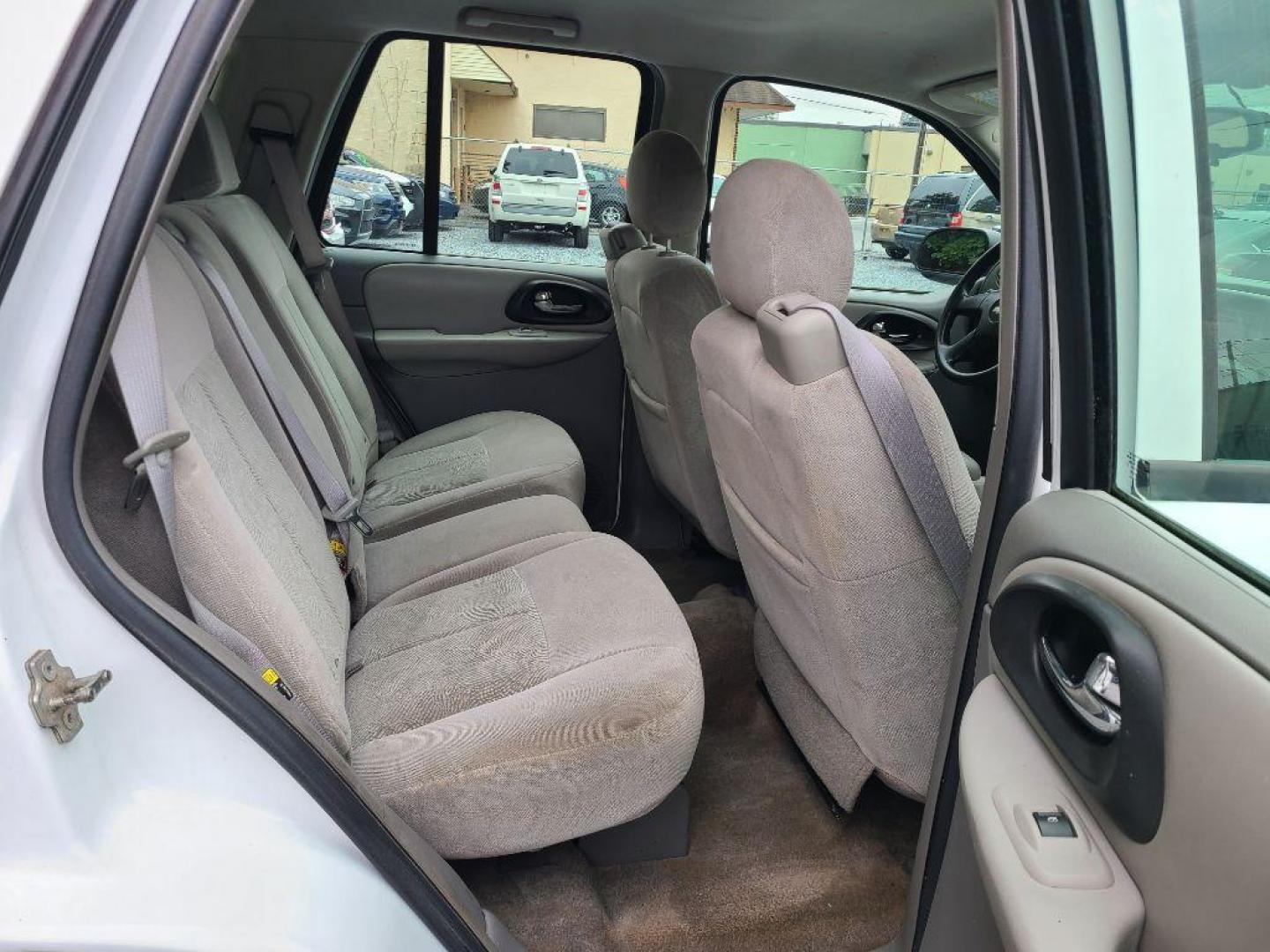 2006 WHITE CHEVROLET TRAILBLAZER LS (1GNDT13S162) with an 4.2L engine, Automatic transmission, located at 117 North Cameron Street, Harrisburg, PA, 17101, (717) 963-8962, 40.267021, -76.875351 - WE FINANCE!!! Good Credit/ Bad Credit/ No Credit - ALL Trade-Ins Welcomed!!! ***Guaranteed Credit Approval*** APPLY ONLINE or CALL us TODAY ;) Please call us to discuss your cash and financing options. - Photo#10