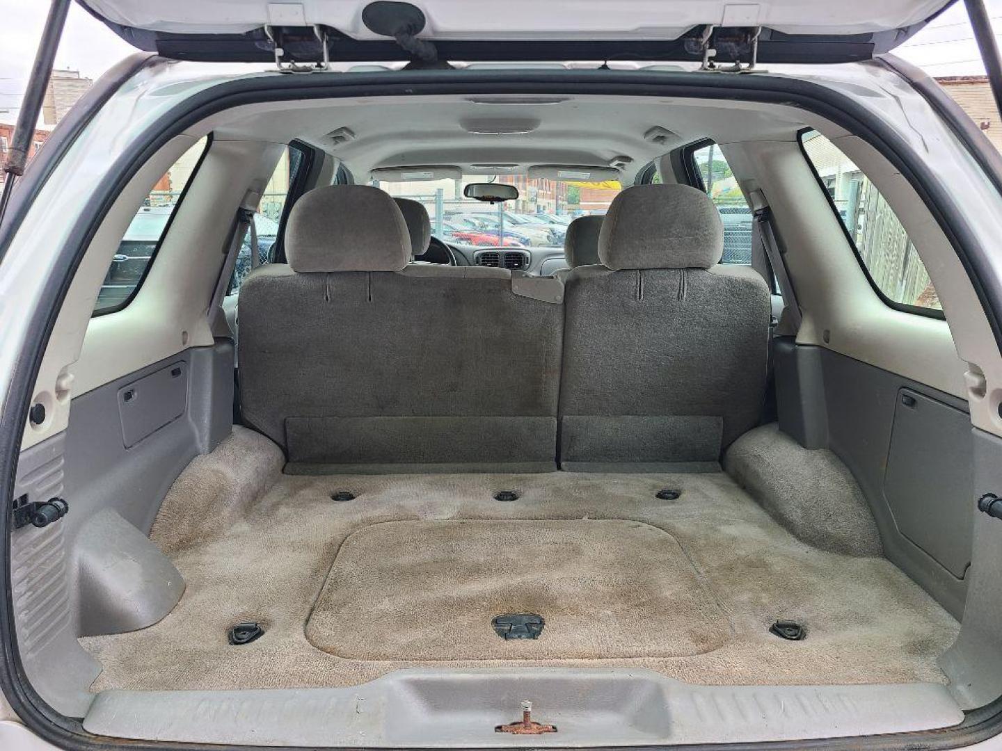 2006 WHITE CHEVROLET TRAILBLAZER LS (1GNDT13S162) with an 4.2L engine, Automatic transmission, located at 117 North Cameron Street, Harrisburg, PA, 17101, (717) 963-8962, 40.267021, -76.875351 - WE FINANCE!!! Good Credit/ Bad Credit/ No Credit - ALL Trade-Ins Welcomed!!! ***Guaranteed Credit Approval*** APPLY ONLINE or CALL us TODAY ;) Please call us to discuss your cash and financing options. - Photo#11