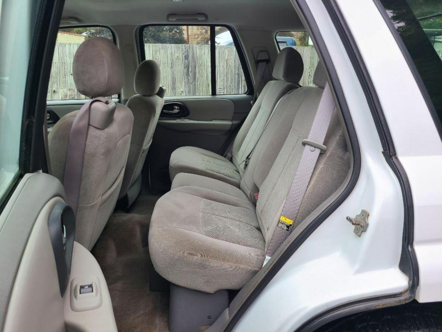 2006 WHITE CHEVROLET TRAILBLAZER LS (1GNDT13S162) with an 4.2L engine, Automatic transmission, located at 117 North Cameron Street, Harrisburg, PA, 17101, (717) 963-8962, 40.267021, -76.875351 - WE FINANCE!!! Good Credit/ Bad Credit/ No Credit - ALL Trade-Ins Welcomed!!! ***Guaranteed Credit Approval*** APPLY ONLINE or CALL us TODAY ;) Please call us to discuss your cash and financing options. - Photo#12