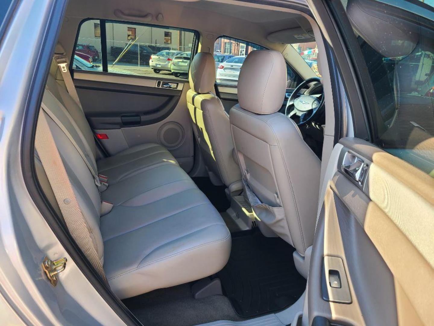 2006 SILVER CHRYSLER PACIFICA WAGON (2A8GF48456R) with an 3.5L engine, Automatic transmission, located at 117 North Cameron Street, Harrisburg, PA, 17101, (717) 963-8962, 40.267021, -76.875351 - WE FINANCE!!! Good Credit/ Bad Credit/ No Credit - ALL Trade-Ins Welcomed!!! ***Guaranteed Credit Approval*** APPLY ONLINE or CALL us TODAY ;) Internet Prices and Marketplace Prices are SPECIAL discounted ***CASH DEALS*** Retail Prices are higher. Please call us to discuss your cash and finan - Photo#11