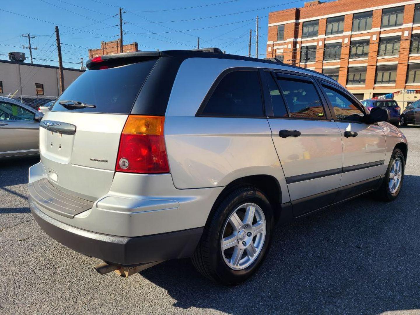 2006 SILVER CHRYSLER PACIFICA WAGON (2A8GF48456R) with an 3.5L engine, Automatic transmission, located at 117 North Cameron Street, Harrisburg, PA, 17101, (717) 963-8962, 40.267021, -76.875351 - WE FINANCE!!! Good Credit/ Bad Credit/ No Credit - ALL Trade-Ins Welcomed!!! ***Guaranteed Credit Approval*** APPLY ONLINE or CALL us TODAY ;) Internet Prices and Marketplace Prices are SPECIAL discounted ***CASH DEALS*** Retail Prices are higher. Please call us to discuss your cash and finan - Photo#4